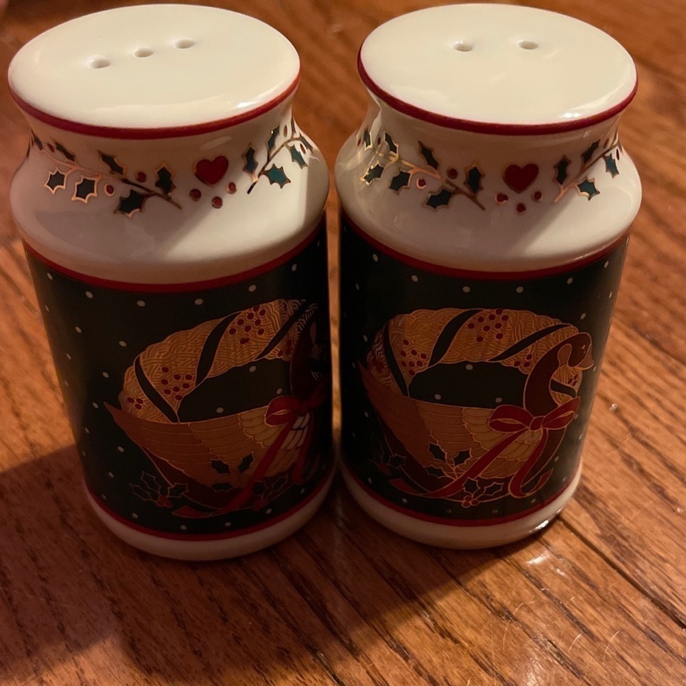 Set of Christmas Goose Salt and Pepper Shakers Made By Hallmark Cards, Inc